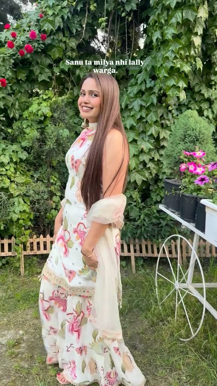 Post 7 by Noor kaaur on Instagram (video)