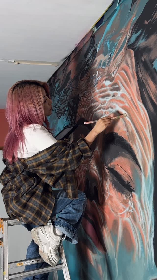 Post 2 by Sii｜壁画アーティスト on Instagram (video)