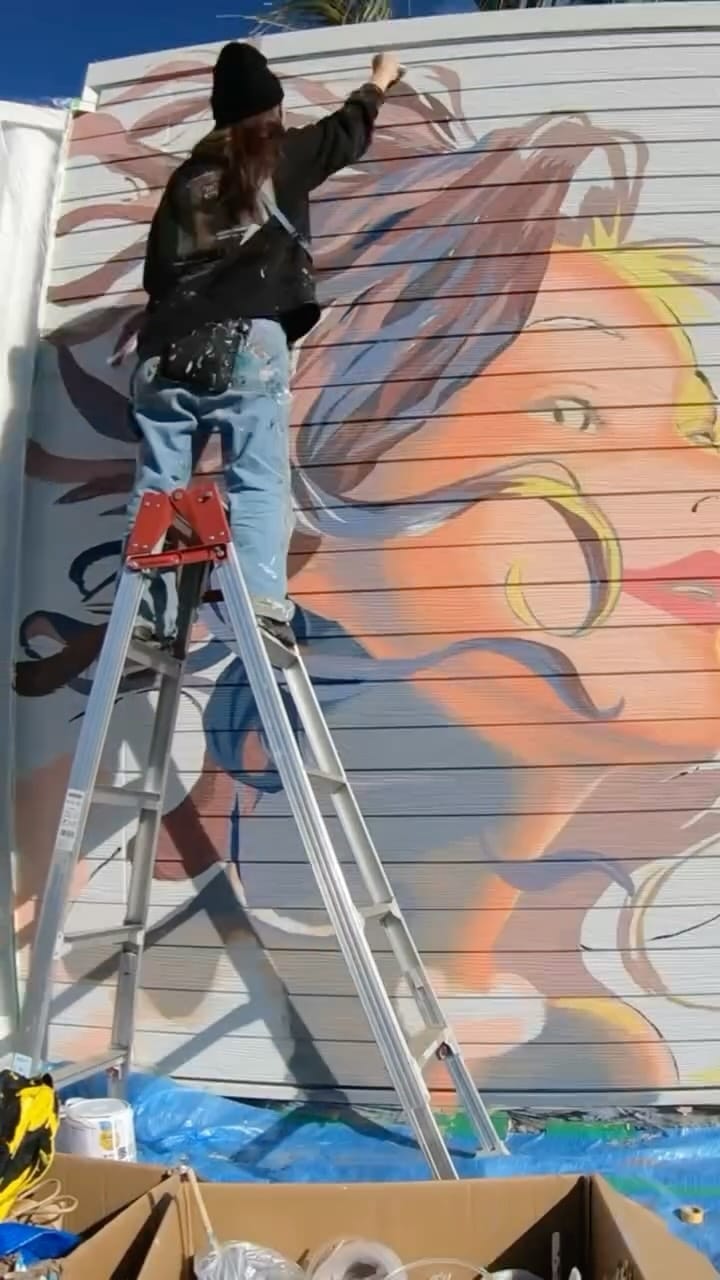 Post 4 by Sii｜壁画アーティスト on Instagram (video)