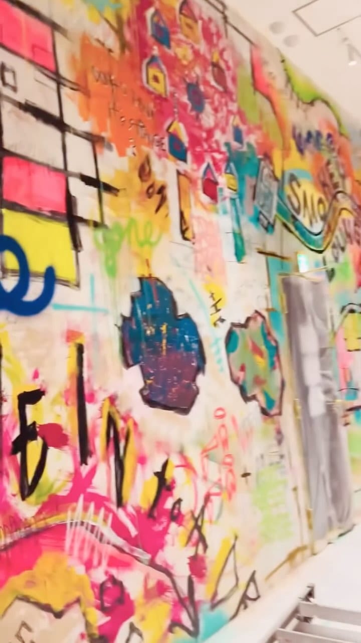 Post 7 by Sii｜壁画アーティスト on Instagram (video)