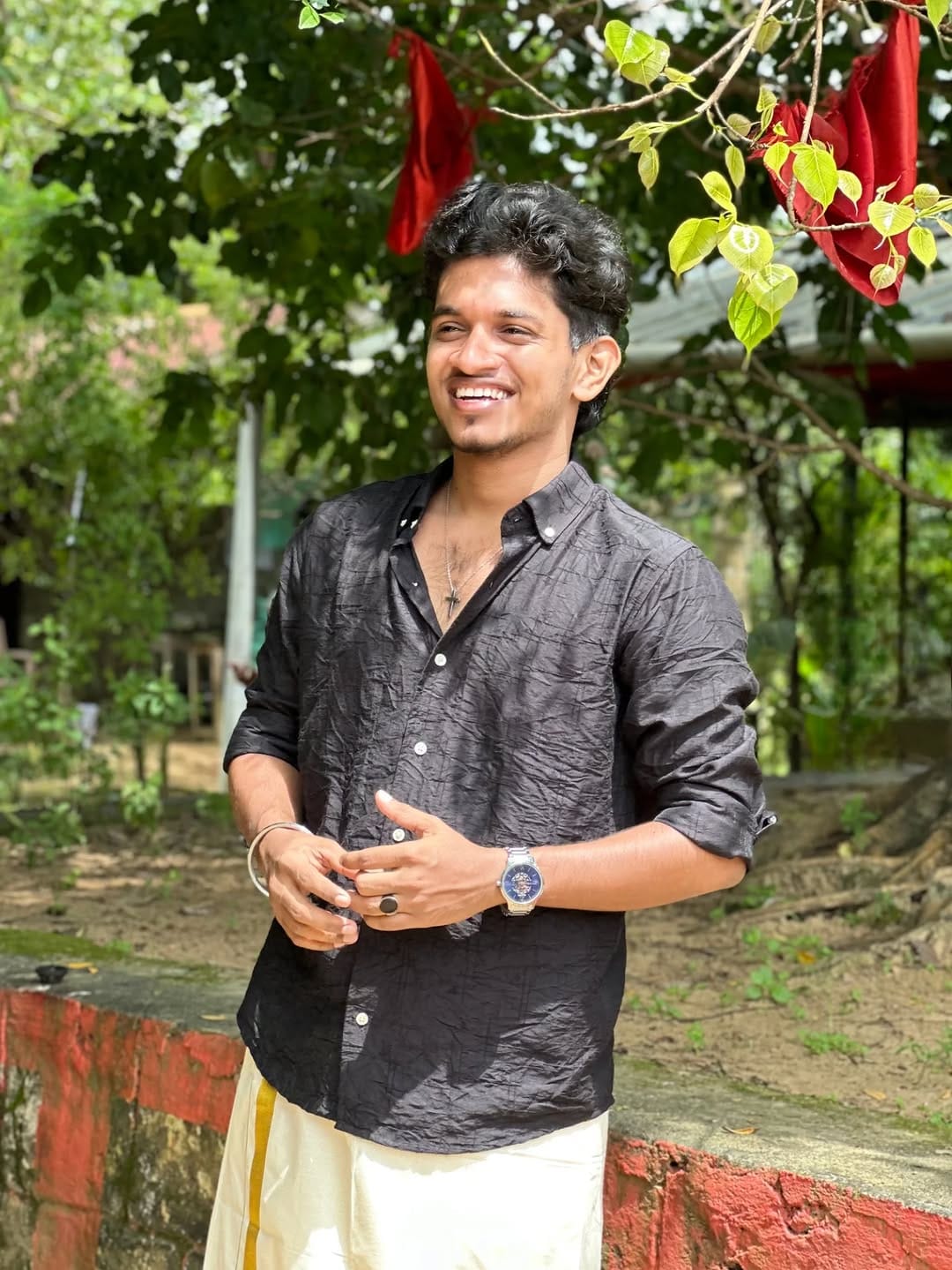 Post 10 by ROSHAN on Instagram (carousel)
