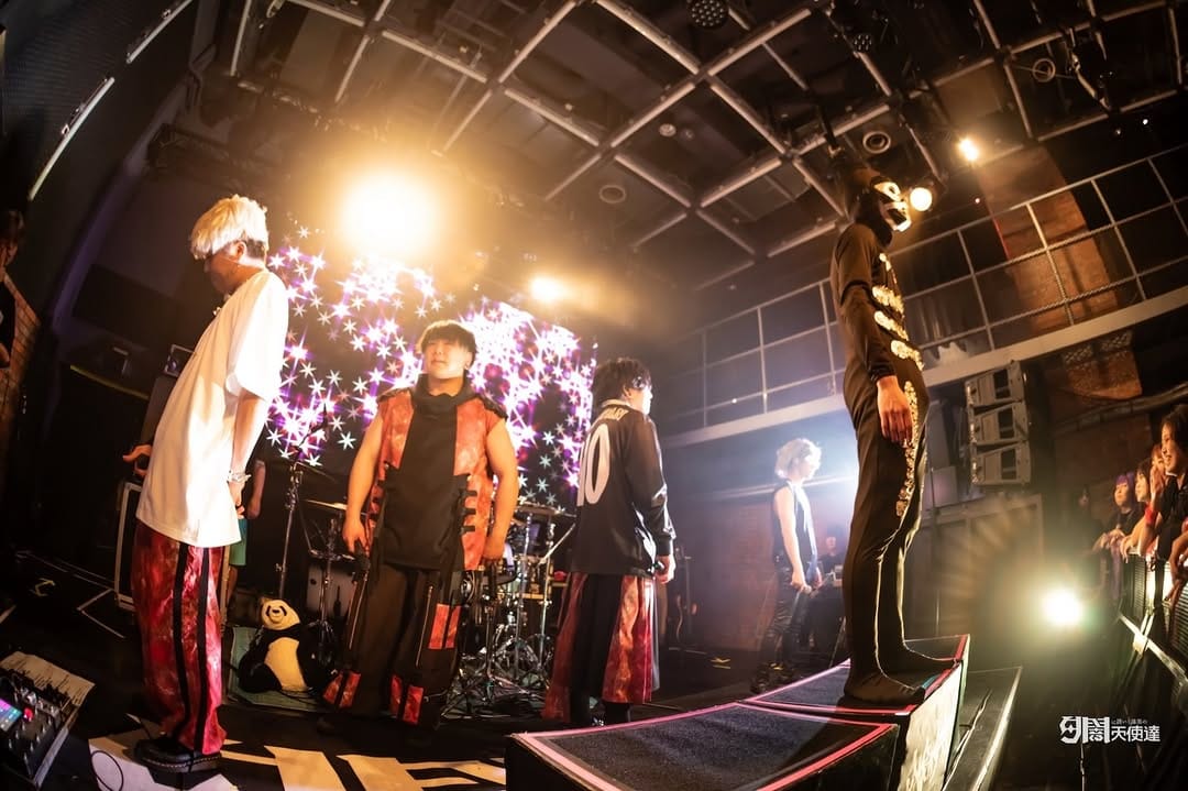 Post 4 by 夕闇に誘いし漆黒の天使達 on Instagram (carousel)