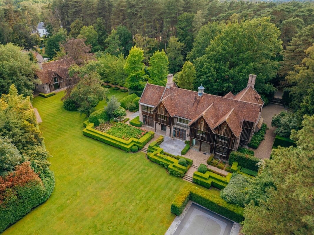 Post 1 by Luxury Leads on Instagram (carousel)