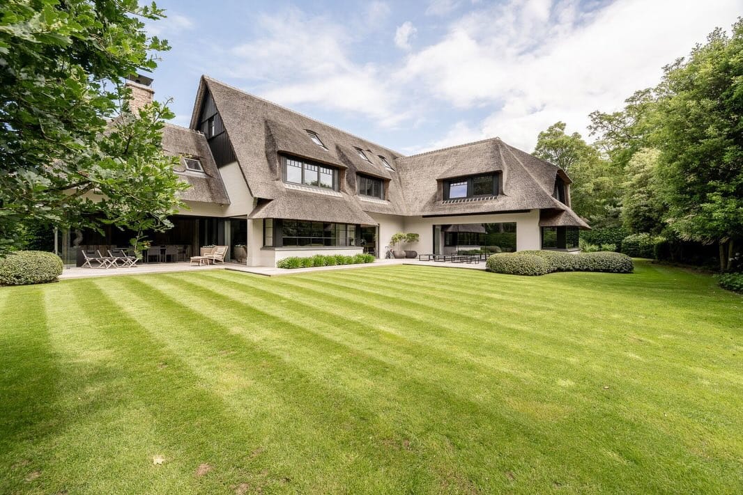 Post 10 by Luxury Leads on Instagram (carousel)