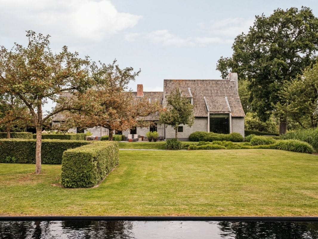 Post 8 by Luxury Leads on Instagram (carousel)