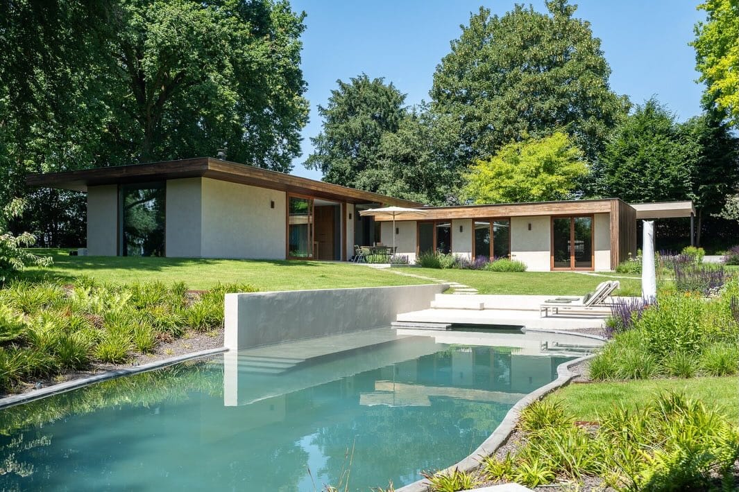 Post 4 by Luxury Leads on Instagram (carousel)