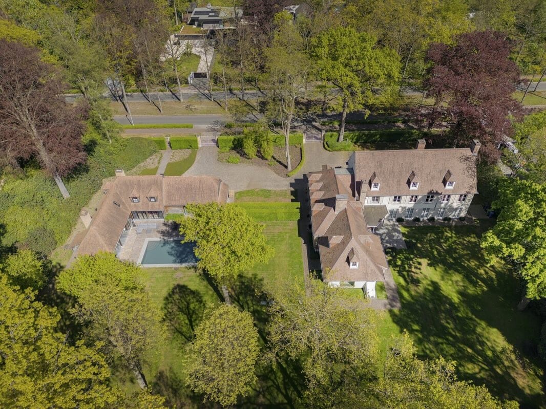 Post 7 by Luxury Leads on Instagram (carousel)