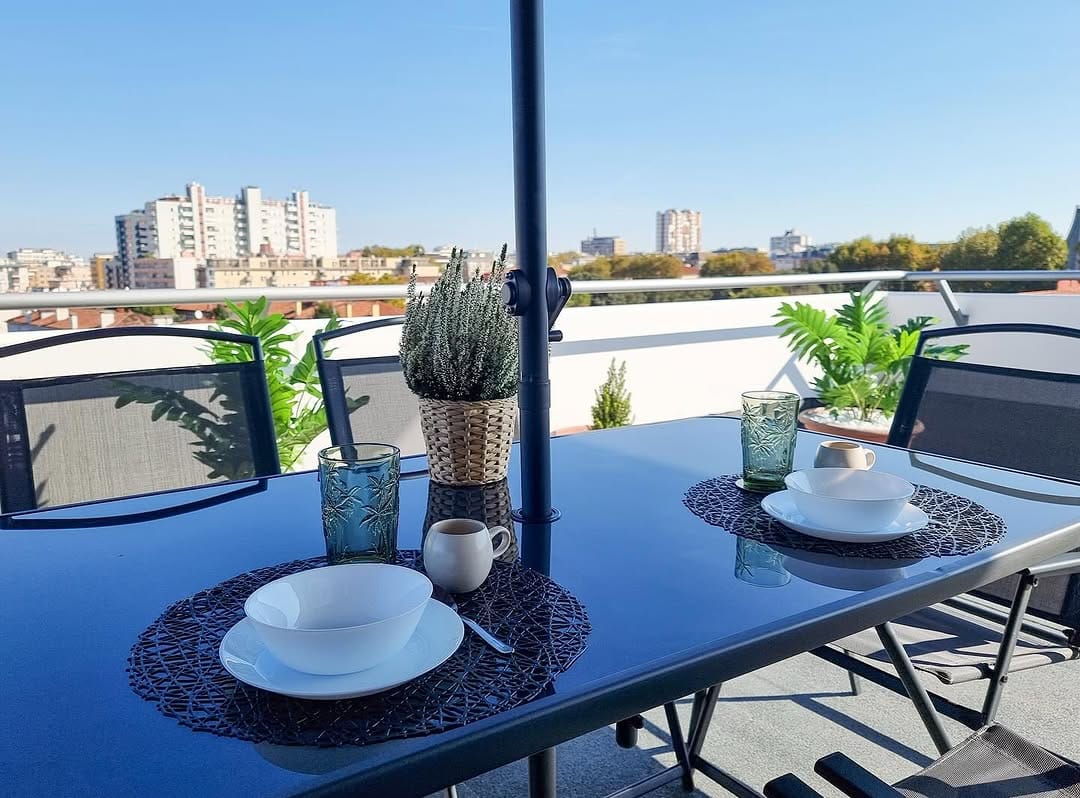 Post 5 by Sky Terrace Mestre on Instagram (image)