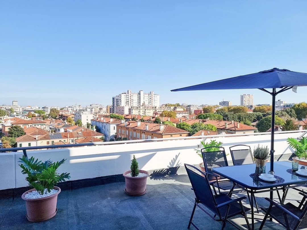 Post 4 by Sky Terrace Mestre on Instagram (carousel)