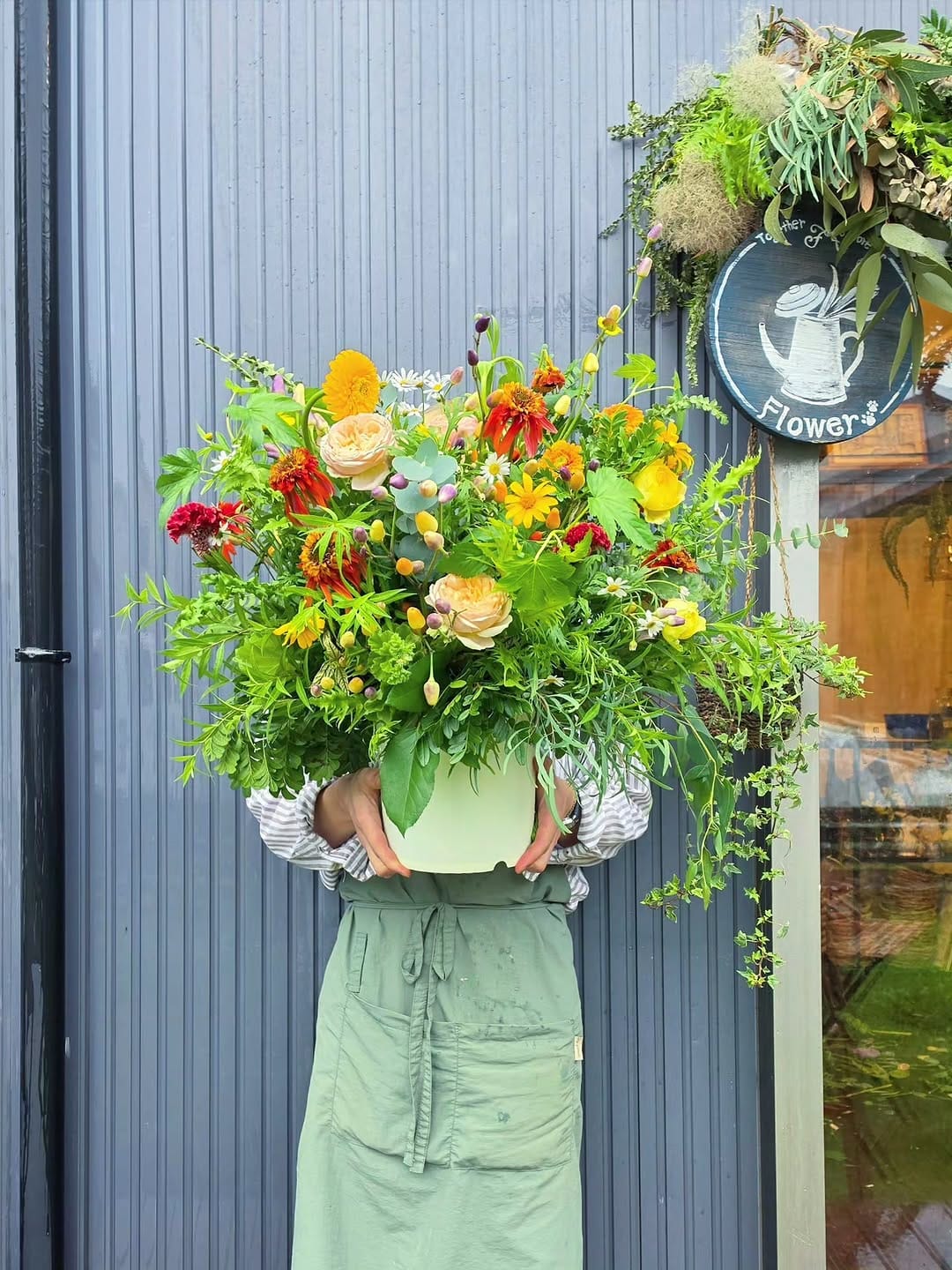 Post 7 by F&F Together Forever │絵本の世界のお花屋さん on Instagram (carousel)