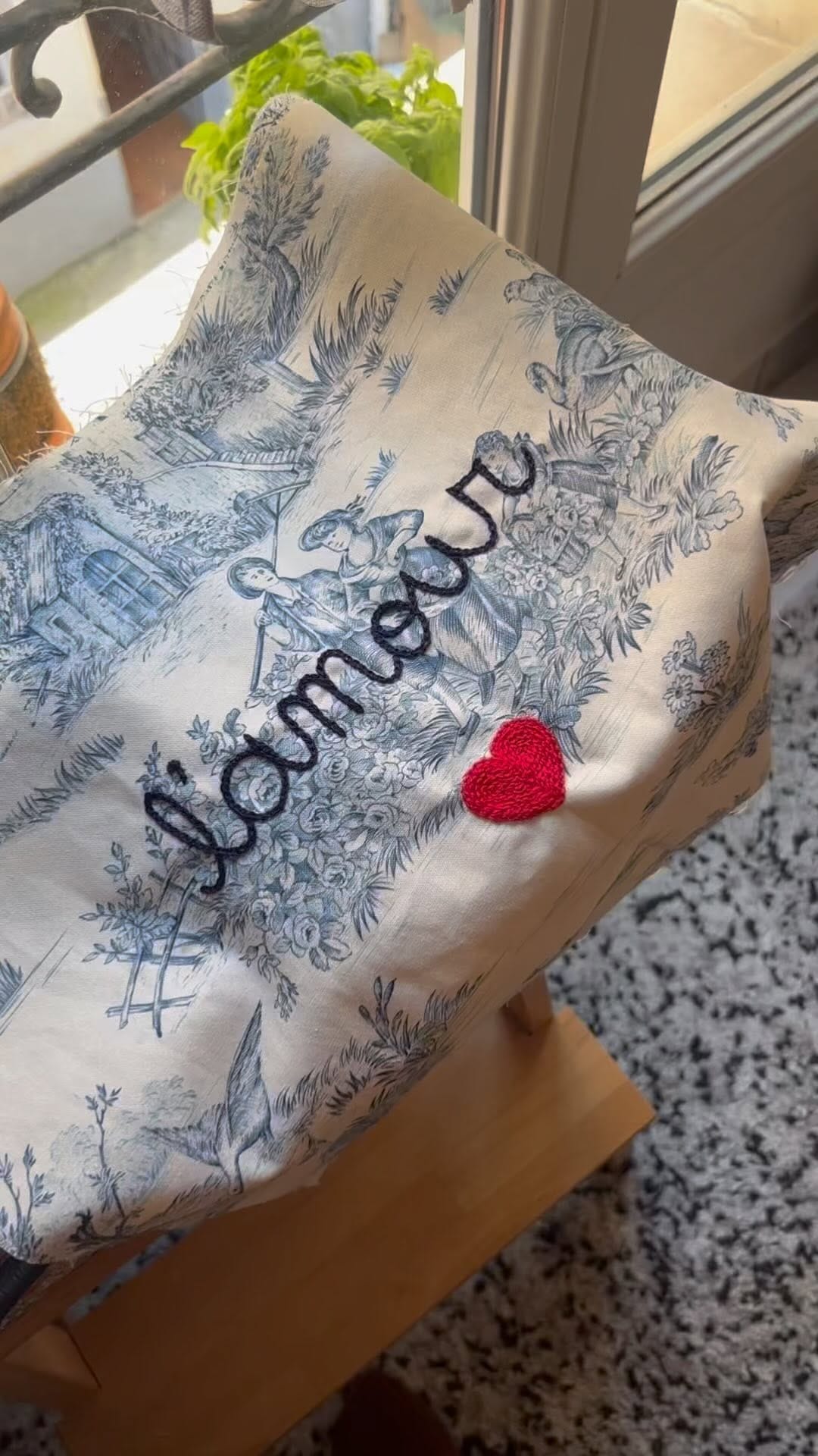 Post 10 by KAORI embroidery Paris 🪡❤️ on Instagram (video)
