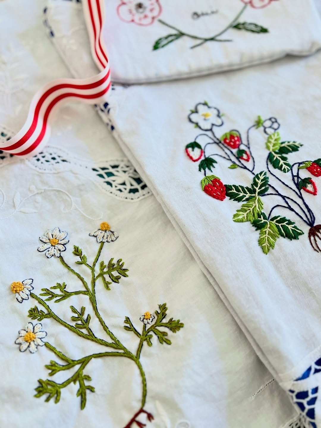 Post 2 by KAORI embroidery Paris 🪡❤️ on Instagram (image)