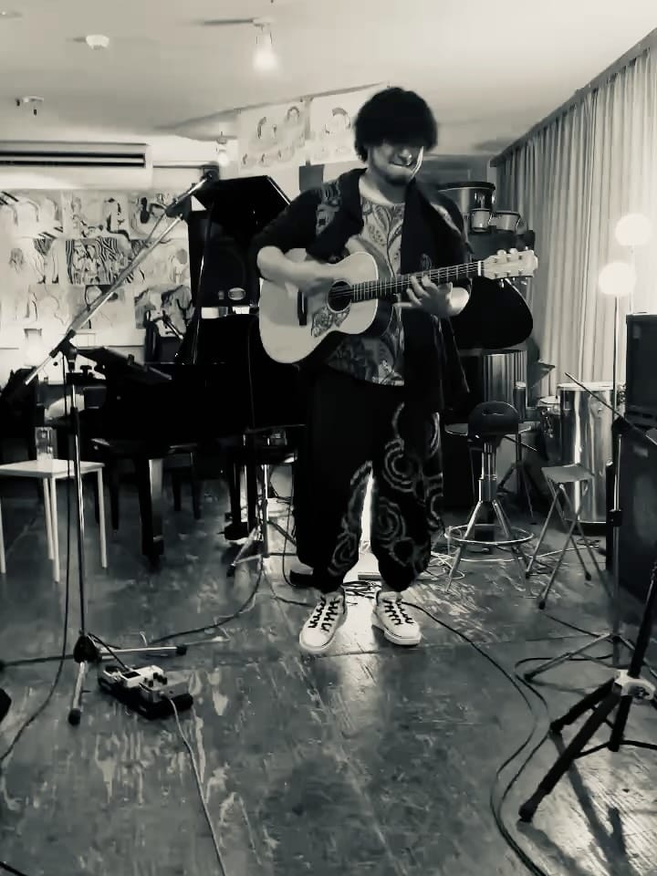 Post 3 by 浜端 ヨウヘイ on Instagram (carousel)