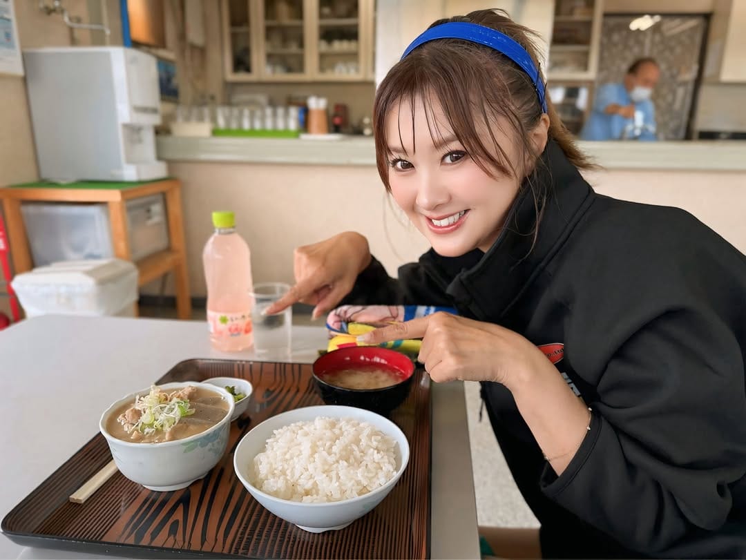 Post 6 by 三宝愛久奈～さんぽう あぐな～🐉quarter博多っ子レースクイーン on Instagram (image)