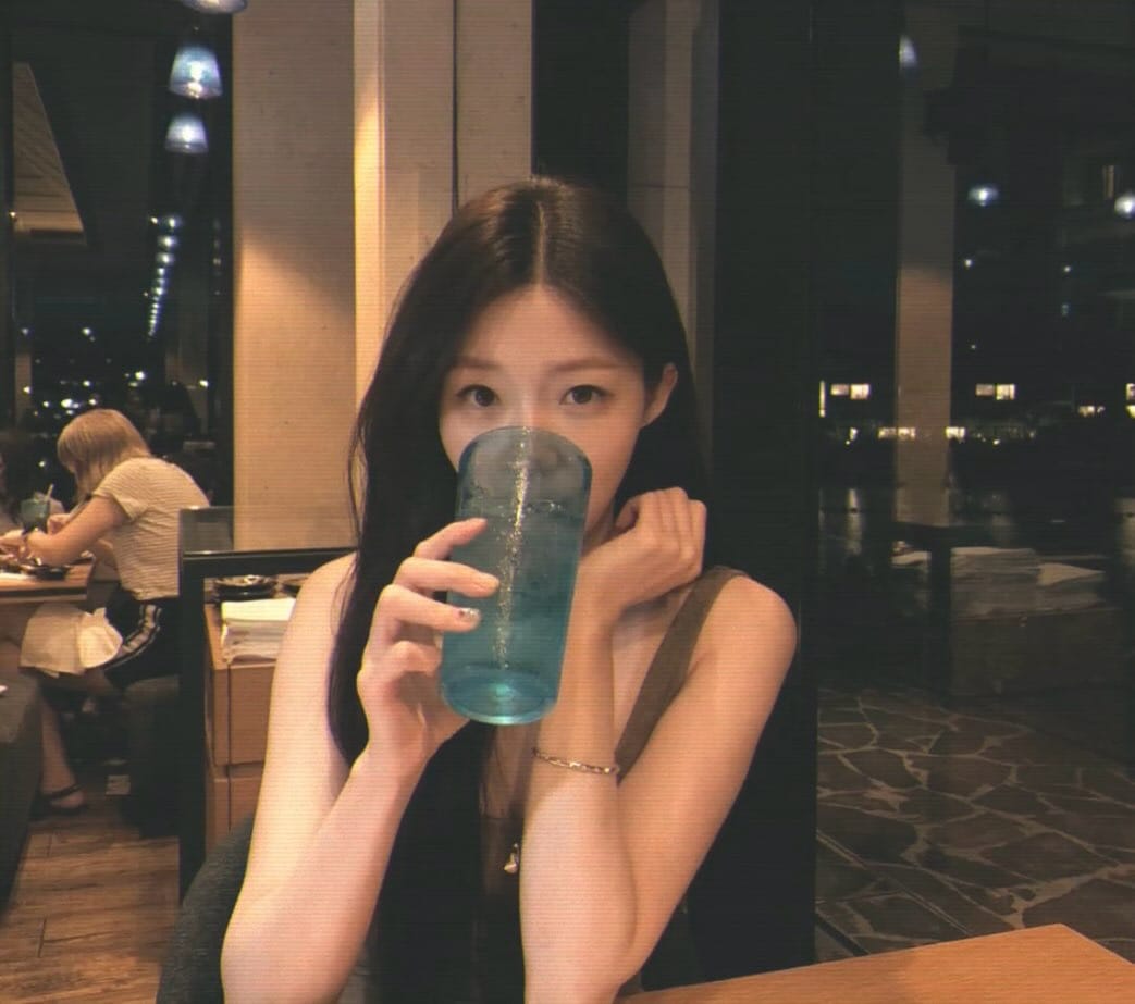 Post 2 by 🐰🤍 on Instagram (carousel)