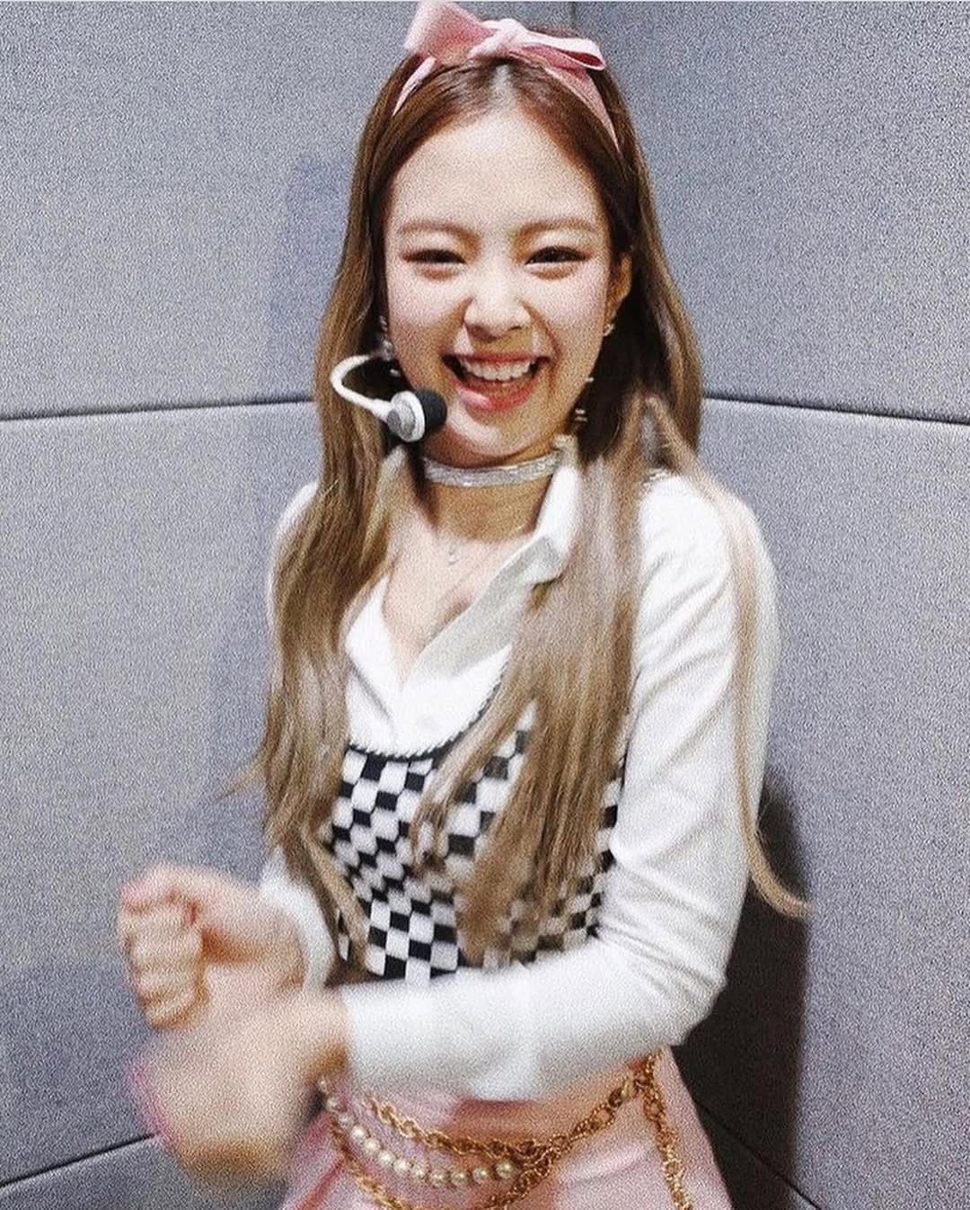Post 2 by BLΛƆKPINK (블랙핑크) 50K🍀 on Instagram (carousel)