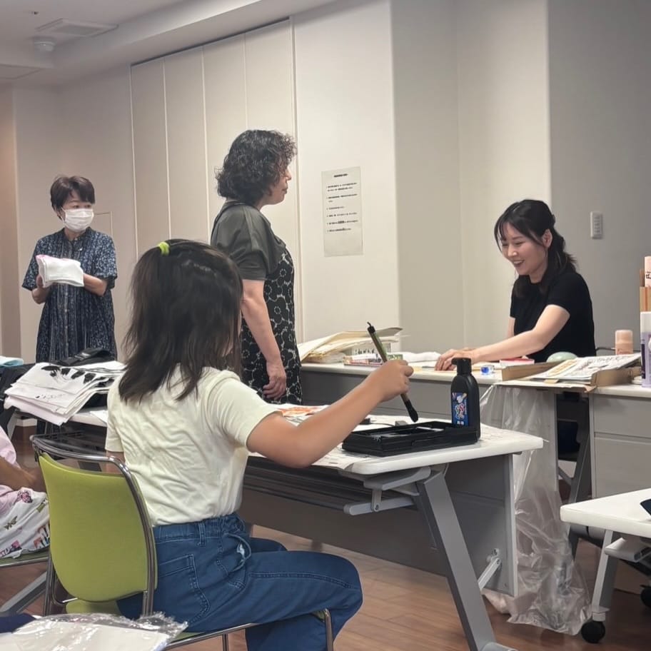 Post 4 by 書家・篆刻家　川内 繚華 Ryoka Kawauchi on Instagram (carousel)