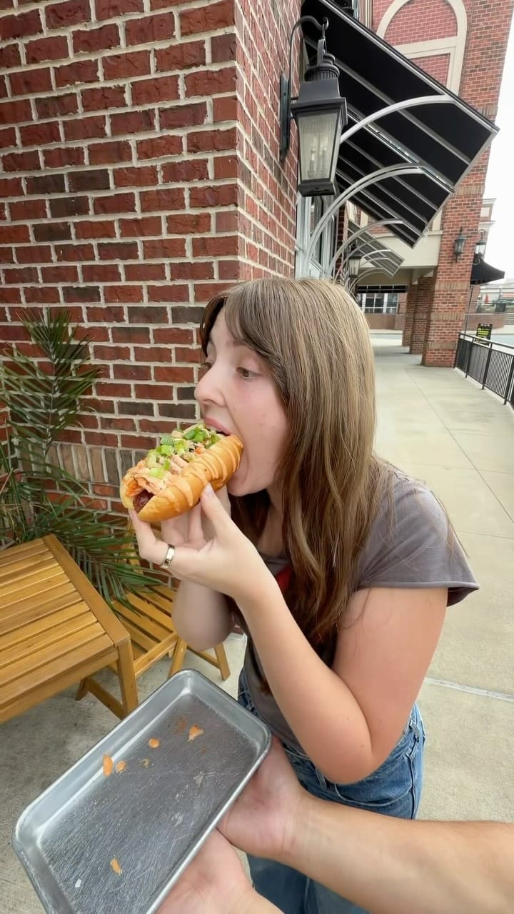 Post 3 by B&K Tea Cafe on Instagram (video)