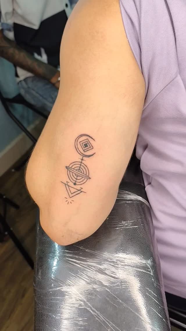 Post 6 by Sumit (Tattoist Artist) on Instagram (video)