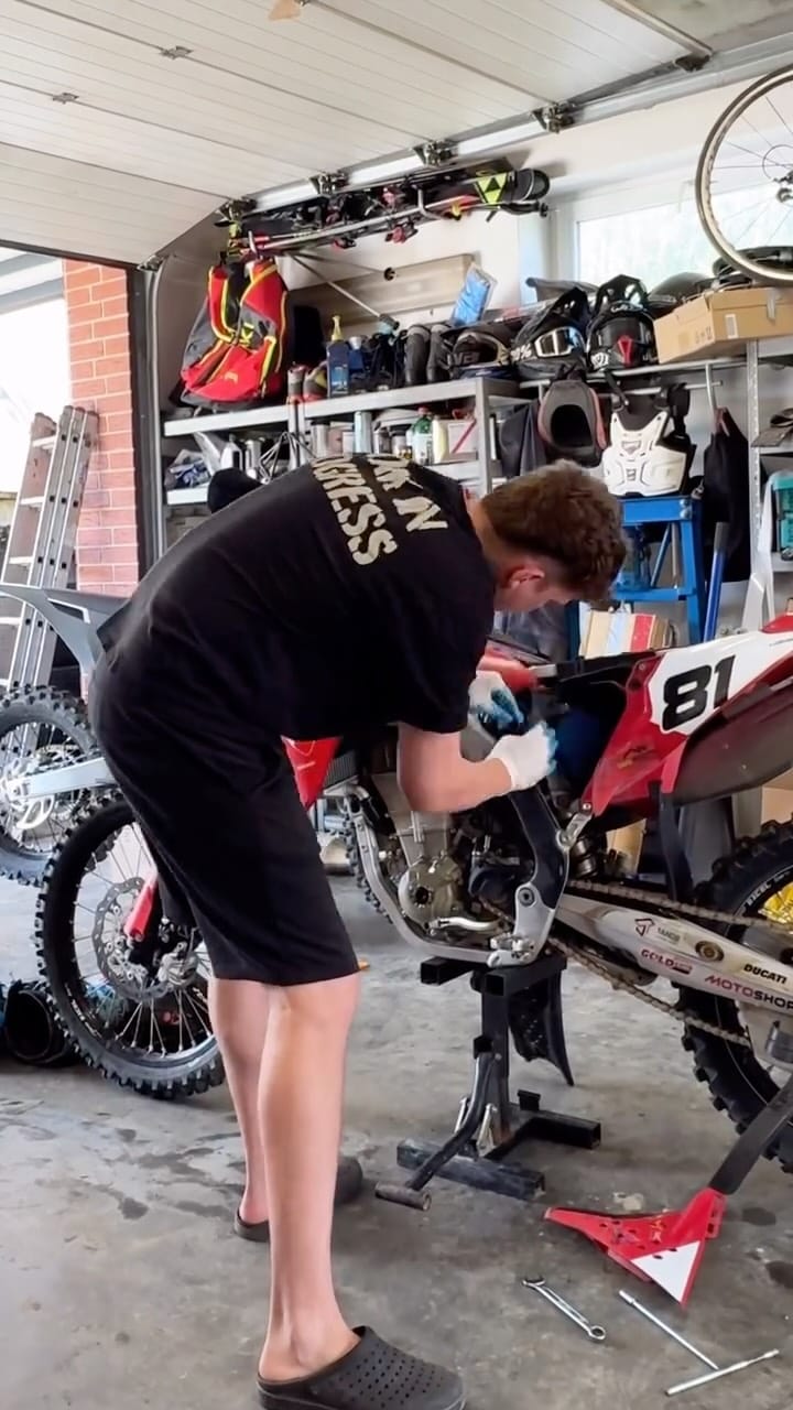 Post 2 by MOTOSHOP81 on Instagram (video)