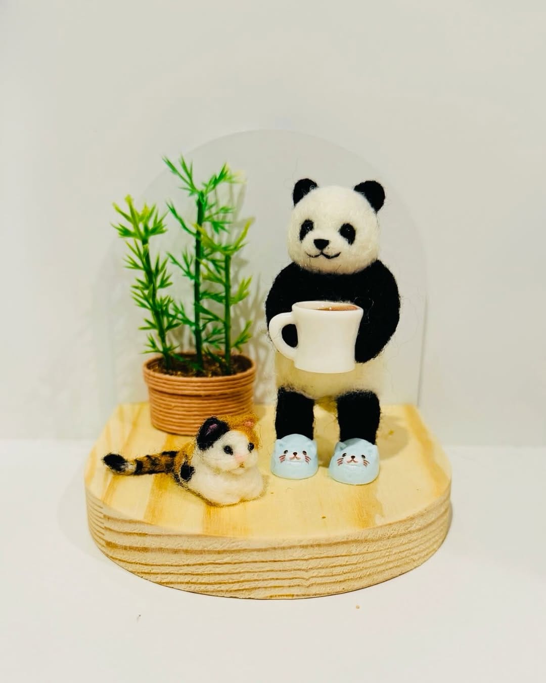 Post 5 by Makiko| 癒しパンダ作家 ・羊毛フェルト講師　Makiko | Needle Felting Panda Artist on Instagram (image)