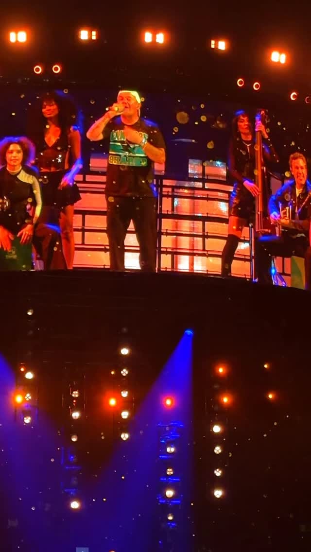 Post 1 by Adri Martínez Ríos 🎤📺 ® on Instagram (video)