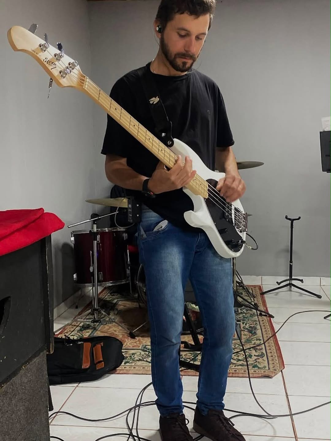 Post 3 by Seven Guitars on Instagram (image)