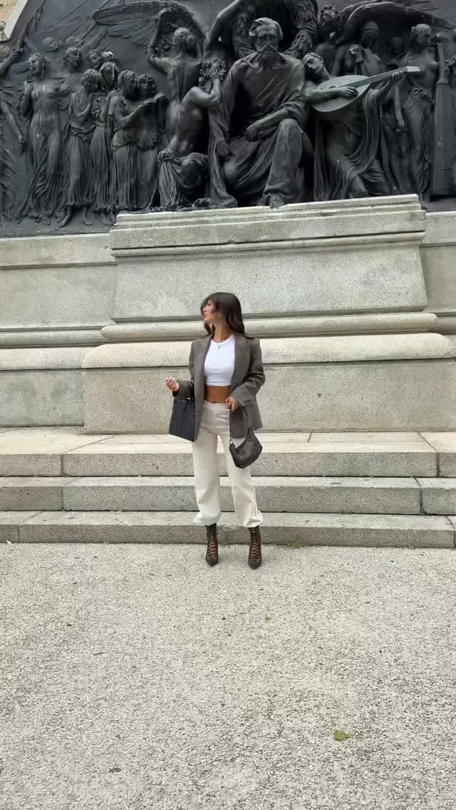Post 9 by LORÈNE on Instagram (video)