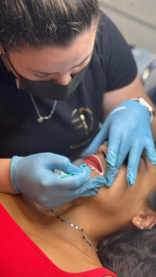 Post 3 by Emy nail on Instagram (video)