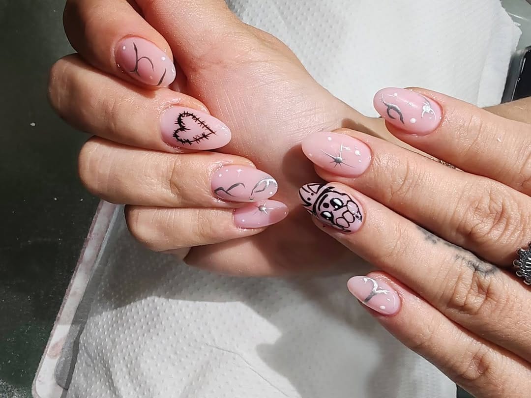Post 10 by Emy nail on Instagram (carousel)