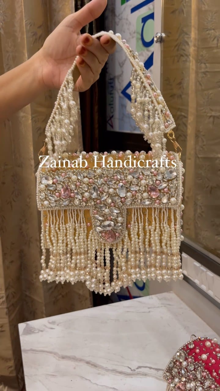 Post 10 by Zainab Handicrafts (Clutch Jutti Wholesale) on Instagram (video)