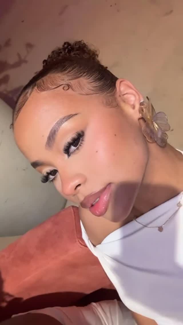 Post 10 by Neysha🍍✨ on Instagram (video)