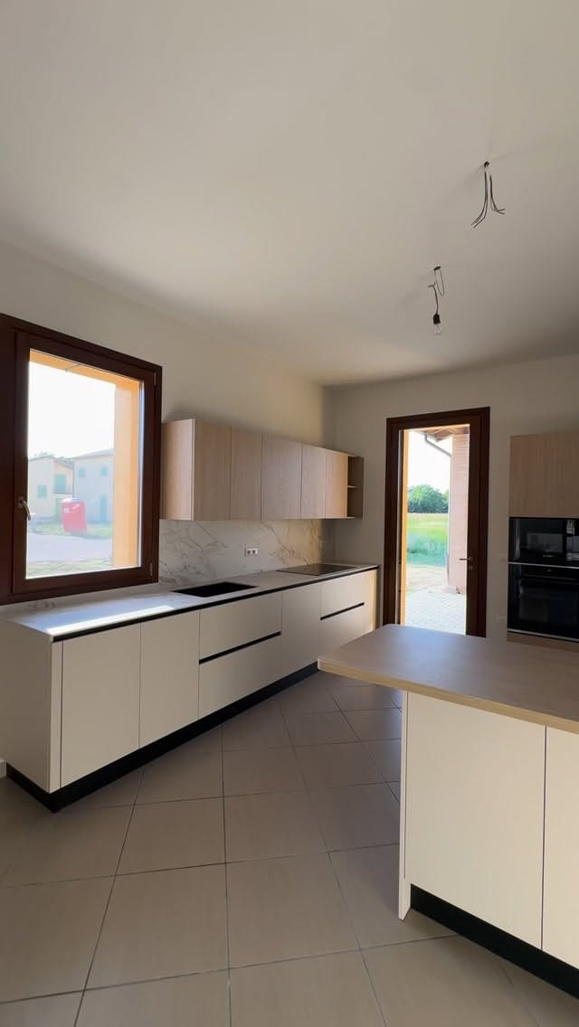 Post 5 by Outlet Mobili Veneti on Instagram (video)
