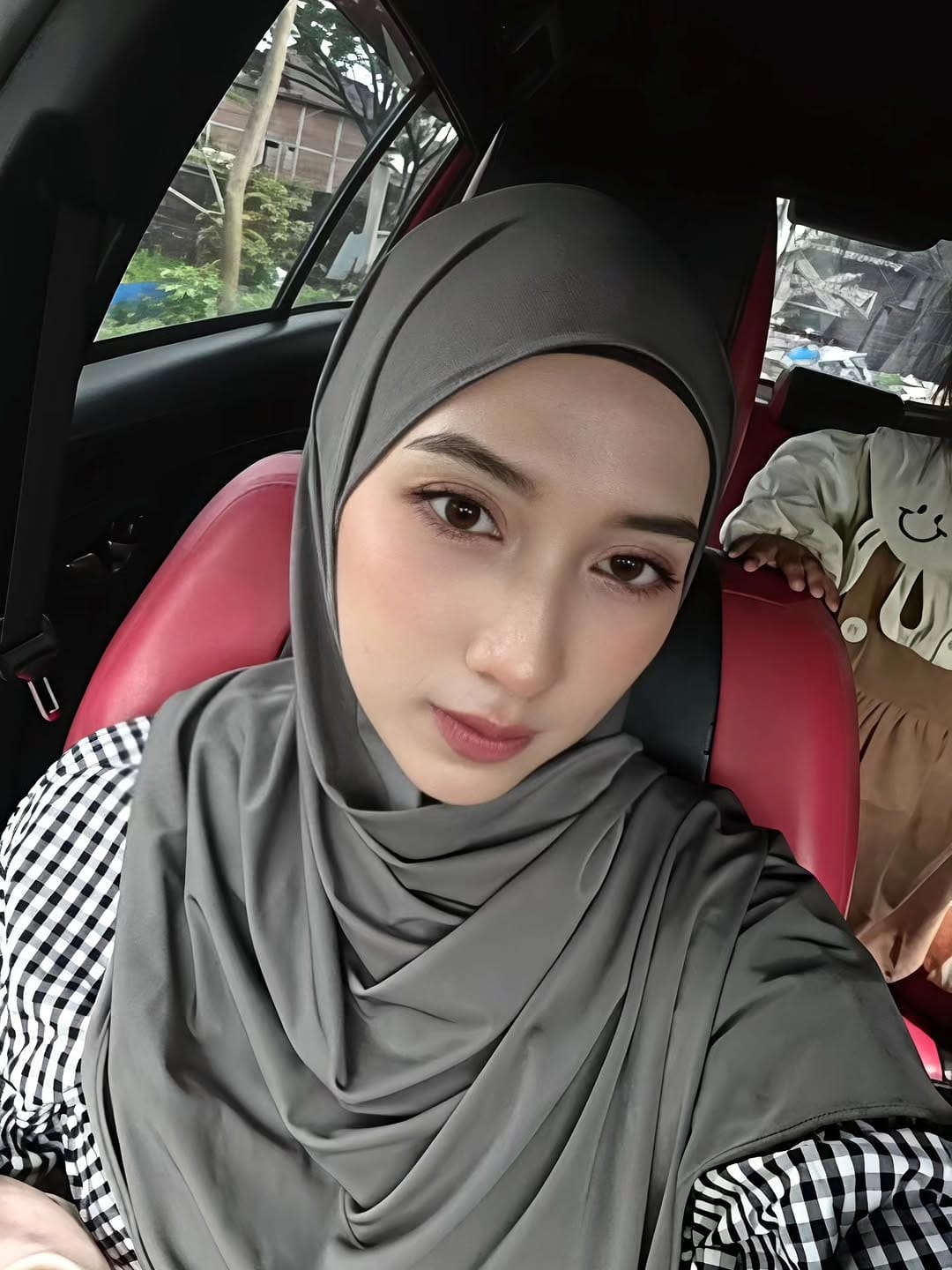 Post 6 by Anisa Kamila on Instagram (carousel)