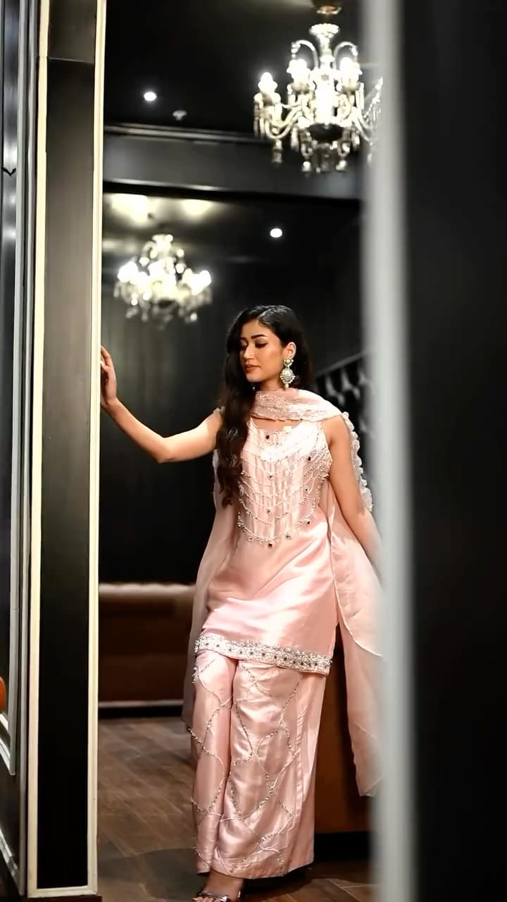 Post 6 by Kamal Dey on Instagram (video)