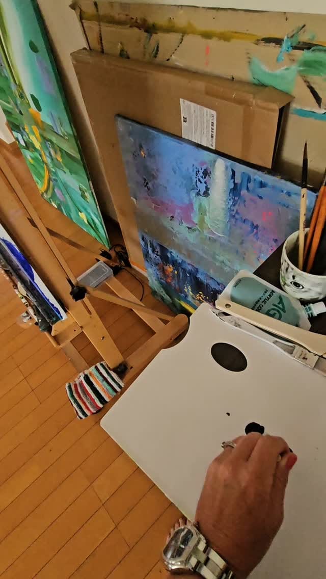 Post 5 by Lisa Smith on Instagram (video)