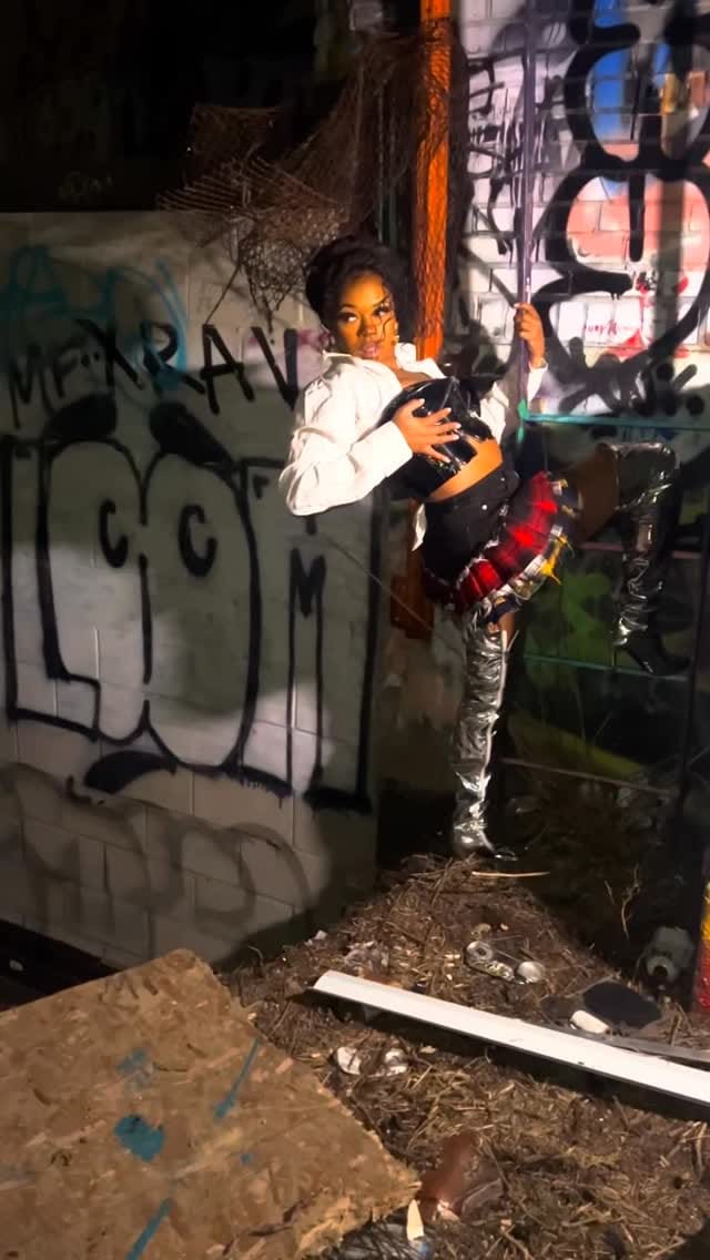 Post 6 by T. on Instagram (video)