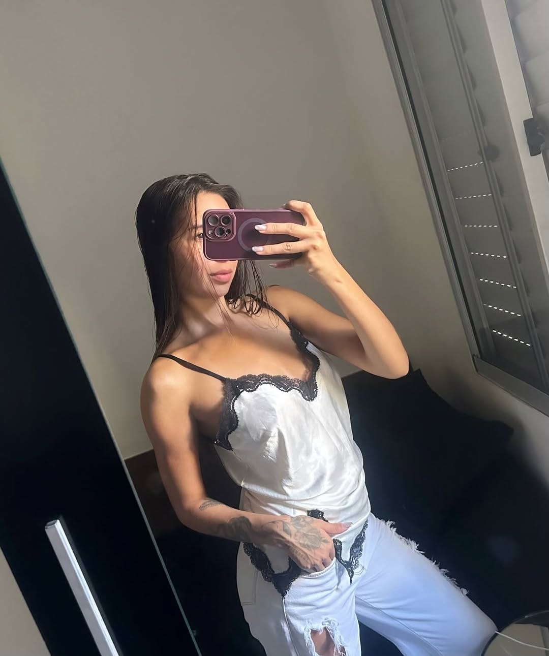 Post 10 by 𝐿𝐴𝑌𝑆𝐿𝐴 𝐵𝑂𝑁𝐹𝐼𝑀 on Instagram (carousel)
