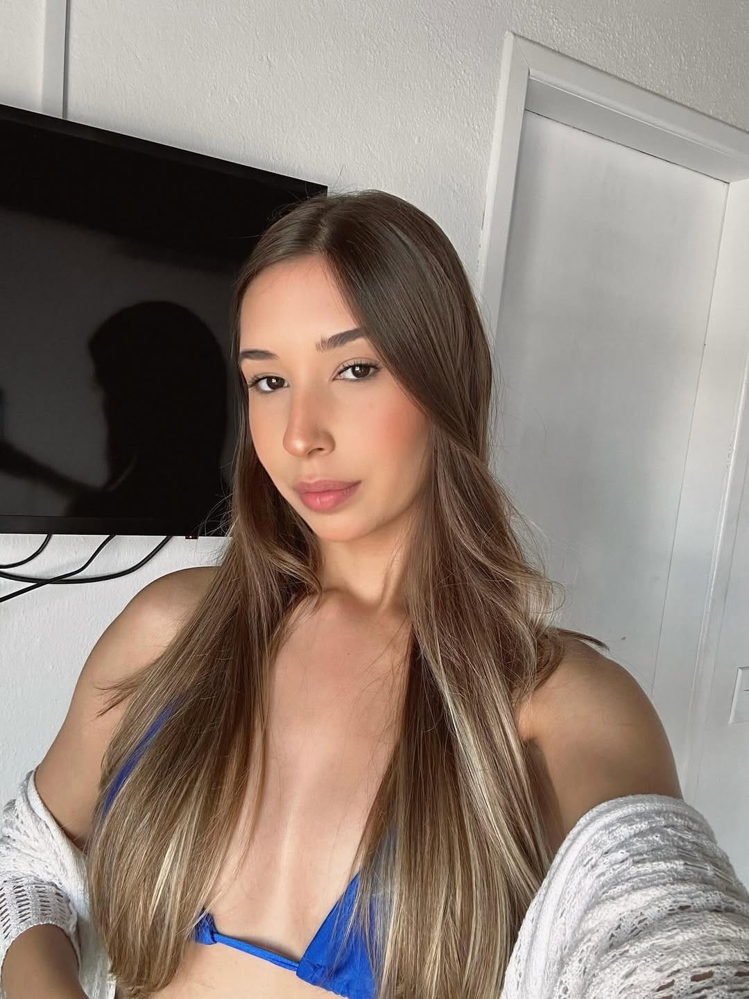 Post 6 by 𝐿𝐴𝑌𝑆𝐿𝐴 𝐵𝑂𝑁𝐹𝐼𝑀 on Instagram (carousel)