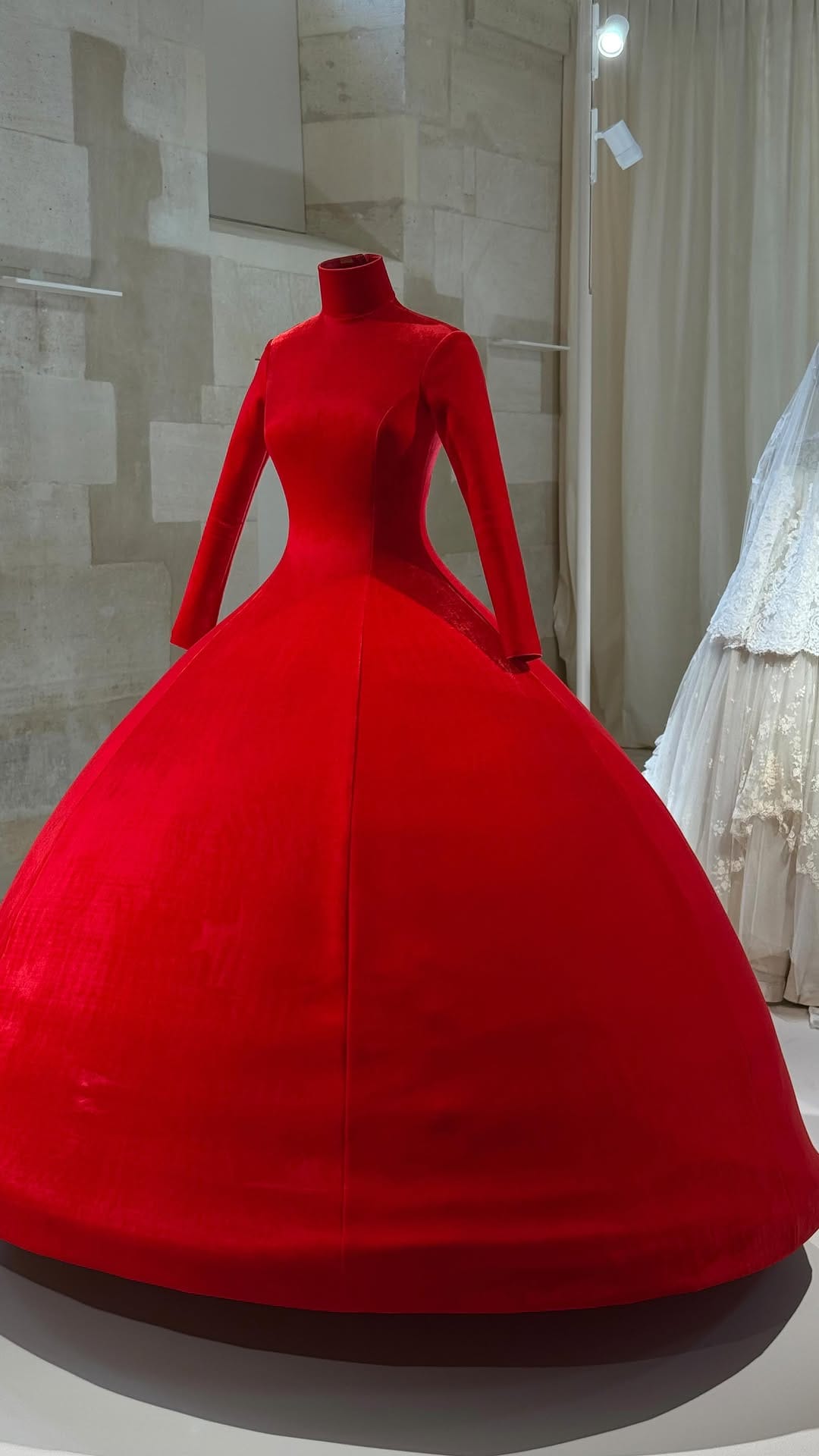 Post 9 by FASHION STYLIST | Ksenia Rosset on Instagram (video)