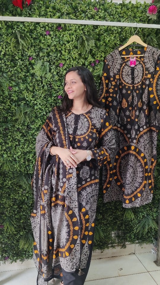 Post 4 by Mehak designer collection on Instagram (video)