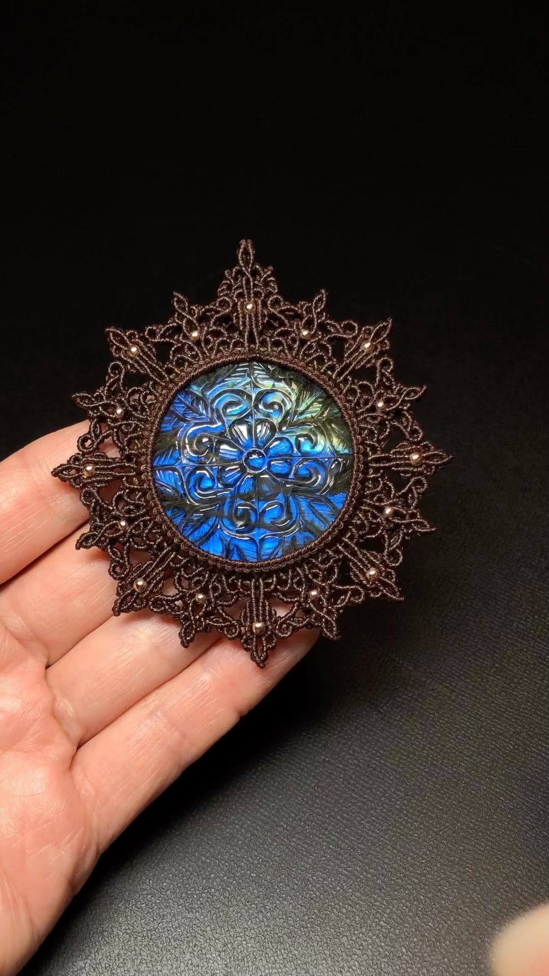 Post 10 by マクラメ macrame Art  Astara on Instagram (video)