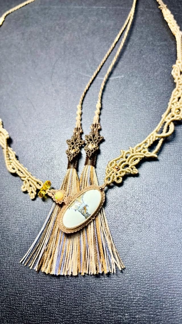 Post 3 by マクラメ macrame Art  Astara on Instagram (video)