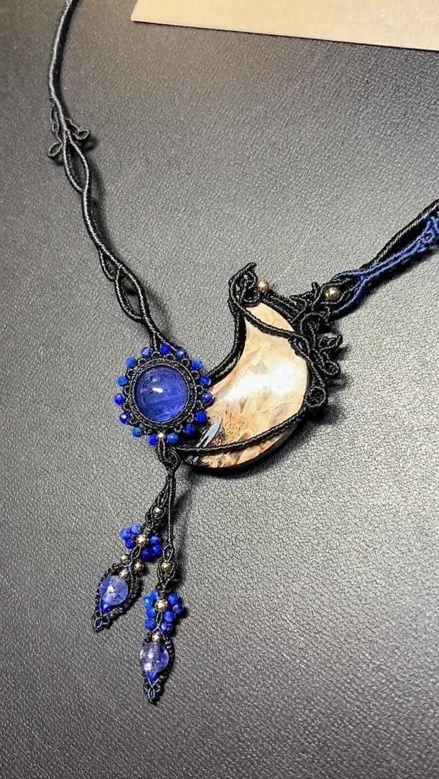 Post 7 by マクラメ macrame Art  Astara on Instagram (video)