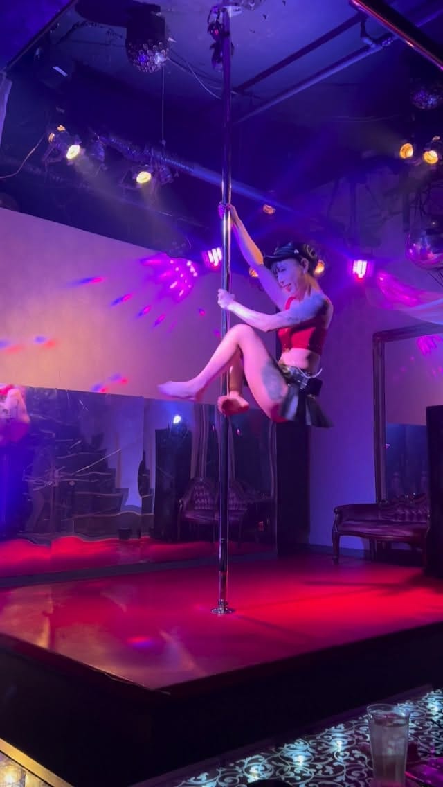 Post 3 by ナミ・ナナリー💻理系ポールダンサー👠 on Instagram (video)