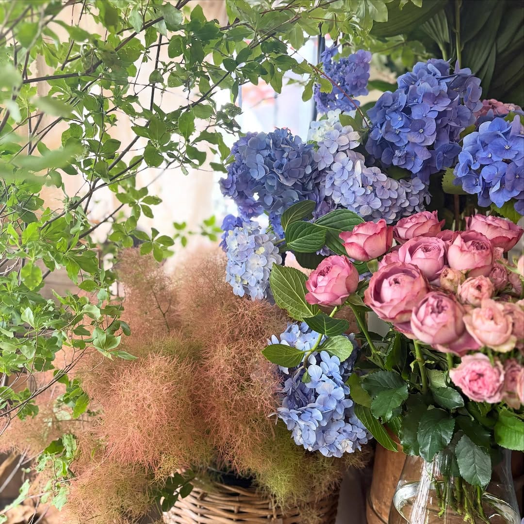 Post 2 by petitapetit／世田谷桜新町の花屋 on Instagram (carousel)