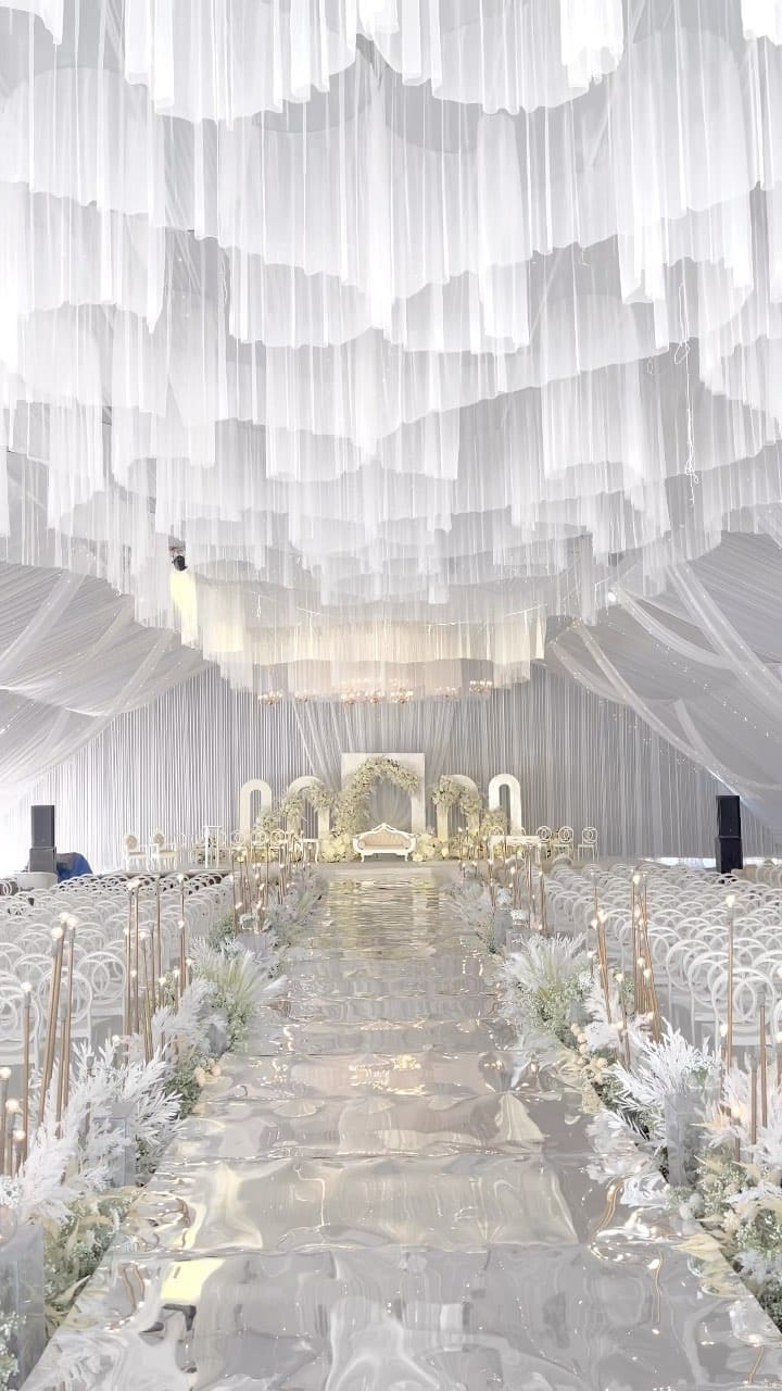 Post 10 by CM Weddings on Instagram (video)