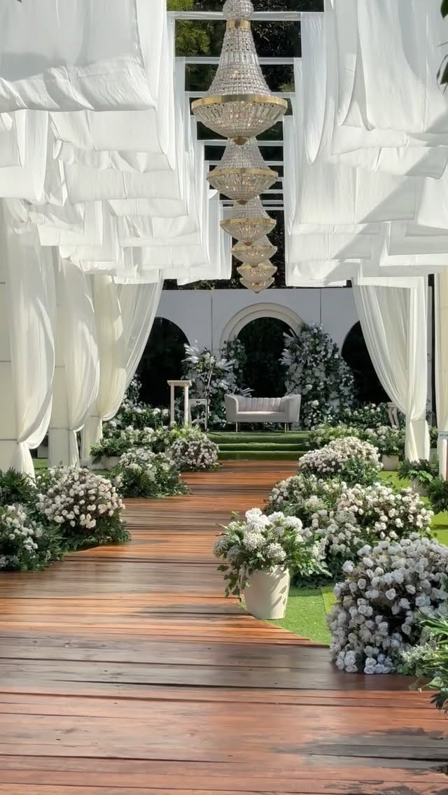 Post 5 by CM Weddings on Instagram (video)