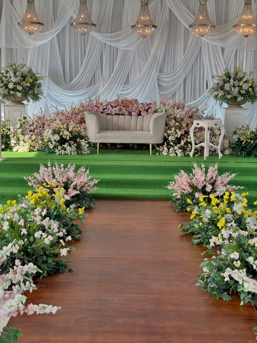Post 4 by CM Weddings on Instagram (carousel)