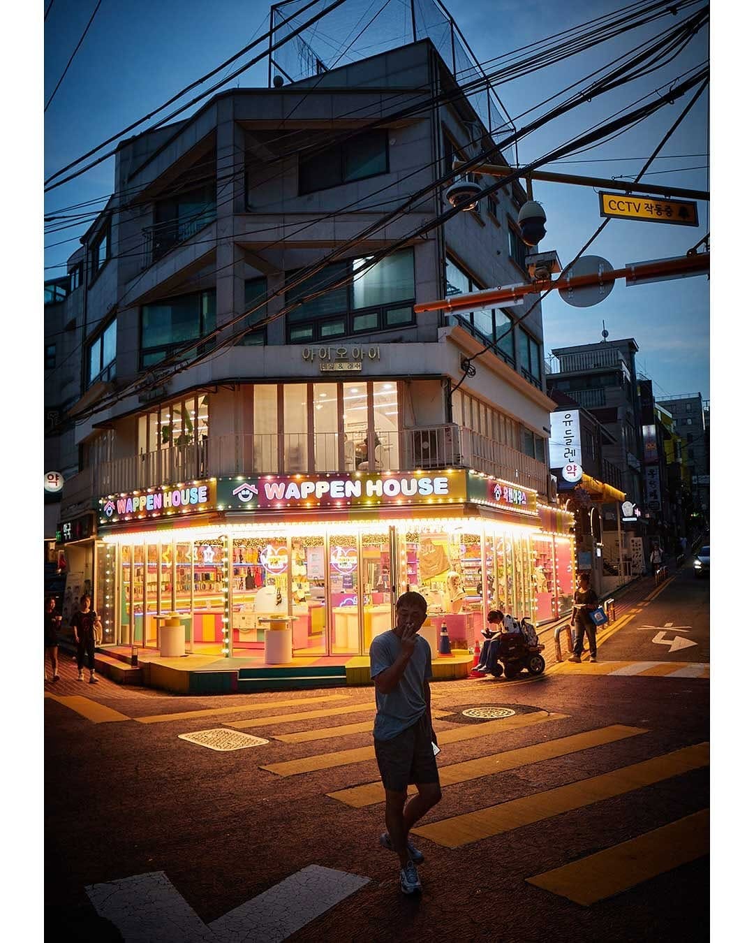 Post 6 by David Esser on Instagram (carousel)